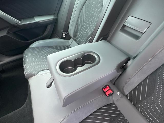 Cupra / Formentor / Grau / / / 4Drive BREMBO+MATRIX+NAVI+SENNHEISER, Beispielbilder, ggf. teilweise mit Sonderausstattung
