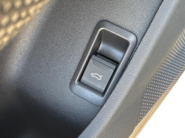 Audi / A5 Avant / / / / AHK+KAMERA+EL. HECKKL.+NAVI+SHZ+17 LM