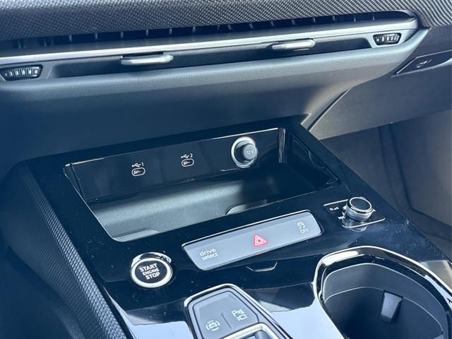 Audi / A5 Avant / / / / AHK+KAMERA+EL. HECKKL.+NAVI+SHZ+17 LM
