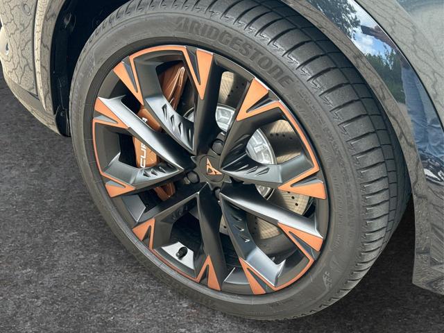 Cupra / Formentor / Grau / / / 4Drive BREMBO+MATRIX+NAVI+SENNHEISER, Beispielbilder, ggf. teilweise mit Sonderausstattung