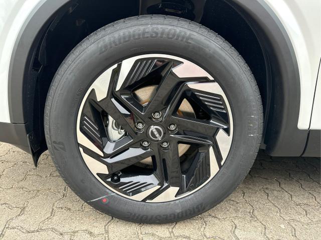 Nissan / Qashqai / Weiß / / / KAMERA+el.HECKKL+HUD+ACC+PDC+SHZ+LED 