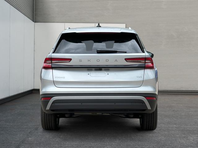Skoda / Kodiaq / Silber / / / 4WD+DSG+NAVI+19'' ALU+ACC+KAMERA