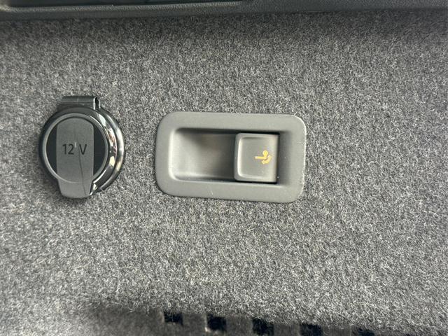 Skoda / Kodiaq / Silber / / / 4WD+DSG+NAVI+19'' ALU+ACC+KAMERA