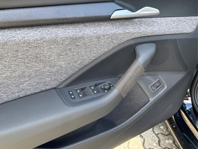 Skoda / Superb Combi / / / / DSG+4WD+AHK+NAVI+EL. HECKKL.+SHZ V+H