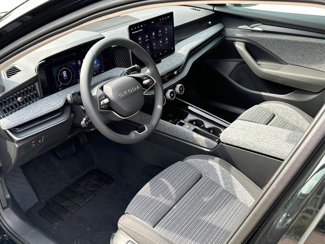 Skoda / Superb Combi / / / / DSG+4WD+AHK+NAVI+EL. HECKKL.+SHZ V+H