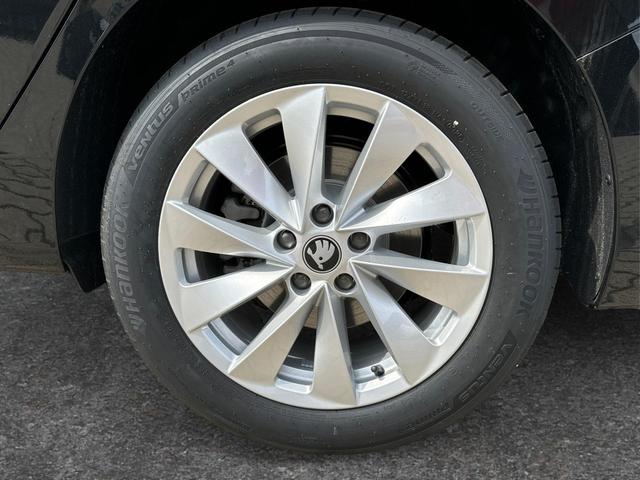 Skoda / Superb Combi / / / / DSG+4WD+AHK+NAVI+EL. HECKKL.+SHZ V+H