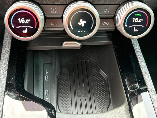 Skoda / Superb Combi / / / / DSG+4WD+AHK+NAVI+EL. HECKKL.+SHZ V+H
