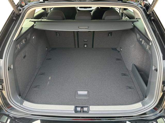 Skoda / Superb Combi / / / / DSG+4WD+AHK+NAVI+EL. HECKKL.+SHZ V+H