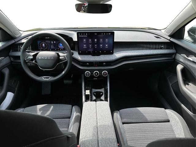 Skoda / Superb Combi / / / / DSG+4WD+AHK+NAVI+EL. HECKKL.+SHZ V+H