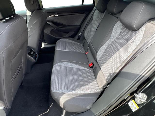 Skoda / Superb Combi / / / / DSG+4WD+AHK+NAVI+EL. HECKKL.+SHZ V+H
