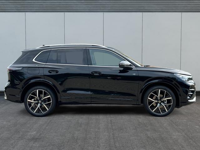 Volkswagen / Tiguan / Schwarz / / / DSG+HARMAN+20 ALU+MATRIX+MASSAGE+ACC+KAMERA