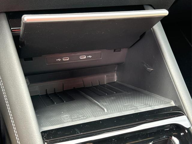Volkswagen / Tiguan / Schwarz / / / DSG+HARMAN+20 ALU+MATRIX+MASSAGE+ACC+KAMERA