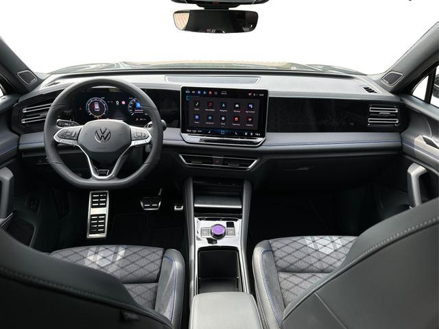 Volkswagen / Tiguan / Schwarz / / / DSG+HARMAN+20 ALU+MATRIX+MASSAGE+ACC+KAMERA