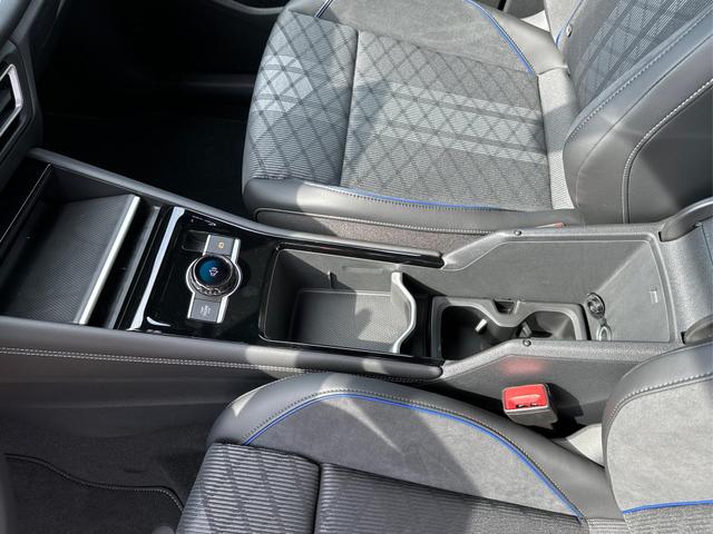 Volkswagen / Tiguan / Schwarz / / / DSG+HARMAN+20 ALU+MATRIX+MASSAGE+ACC+KAMERA