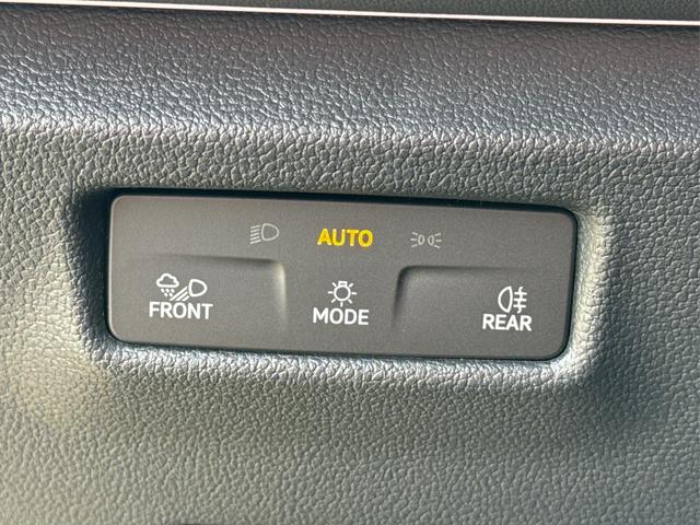 Volkswagen / Tiguan / Schwarz / / / DSG+HARMAN+20 ALU+MATRIX+MASSAGE+ACC+KAMERA