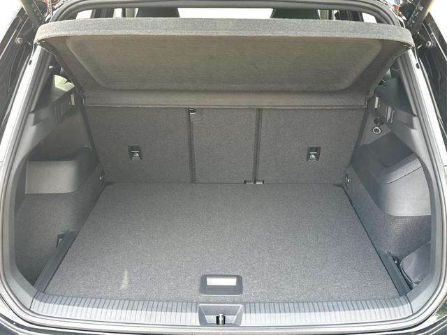 Volkswagen / Tiguan / Schwarz / / / DSG+HARMAN+20 ALU+MATRIX+MASSAGE+ACC+KAMERA