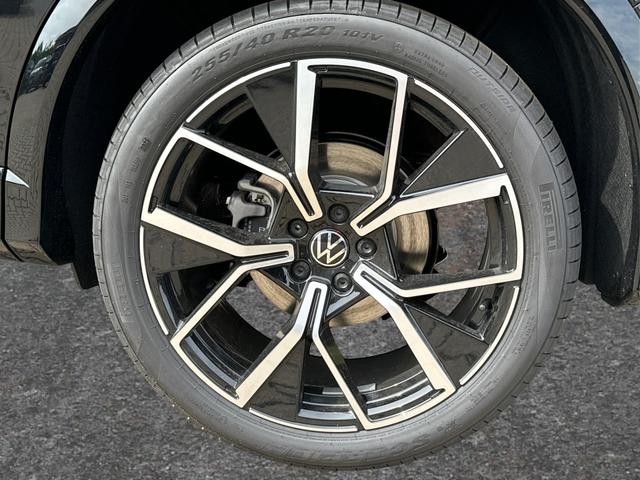 Volkswagen / Tiguan / Schwarz / / / DSG+HARMAN+20 ALU+MATRIX+MASSAGE+ACC+KAMERA