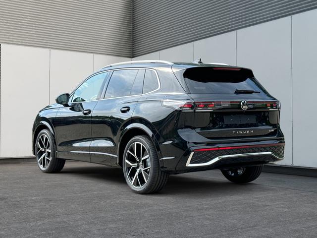 Volkswagen / Tiguan / Schwarz / / / DSG+HARMAN+20 ALU+MATRIX+MASSAGE+ACC+KAMERA