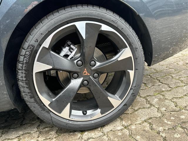Cupra / Leon Sportstourer / Grau / / / ST DSG+AHK+NAVI+KAMERA+EL. HECKKL., Beispielbilder, ggf. teilweise mit Sonderausstattung
