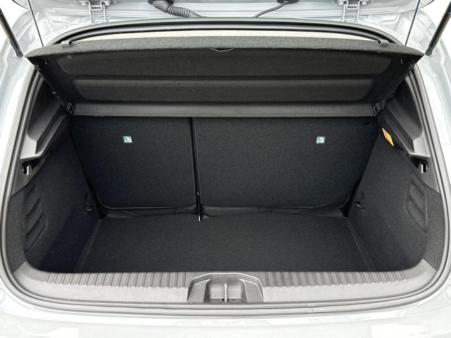 Renault / Clio / Grau / / / KAMERA+SHZ+APP+KEYLESS+LED+KLIMA