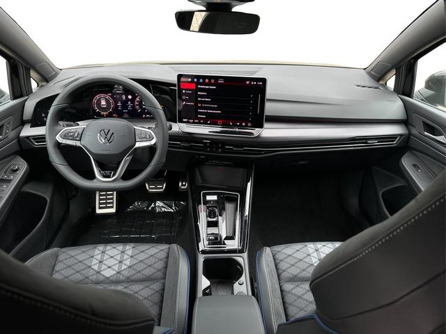 Volkswagen / Golf / Schwarz / / / 360° KAMERA+LED-PLUS+SHZ+ACC+18 ALU
