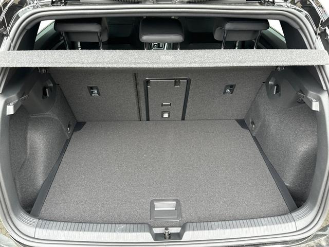 Volkswagen / Golf / Schwarz / / / 360° KAMERA+LED-PLUS+SHZ+ACC+18 ALU