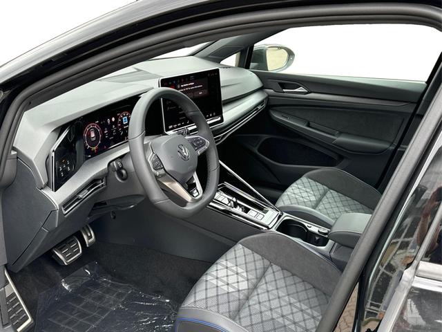 Volkswagen / Golf / Schwarz / / / 360° KAMERA+LED-PLUS+SHZ+ACC+18 ALU