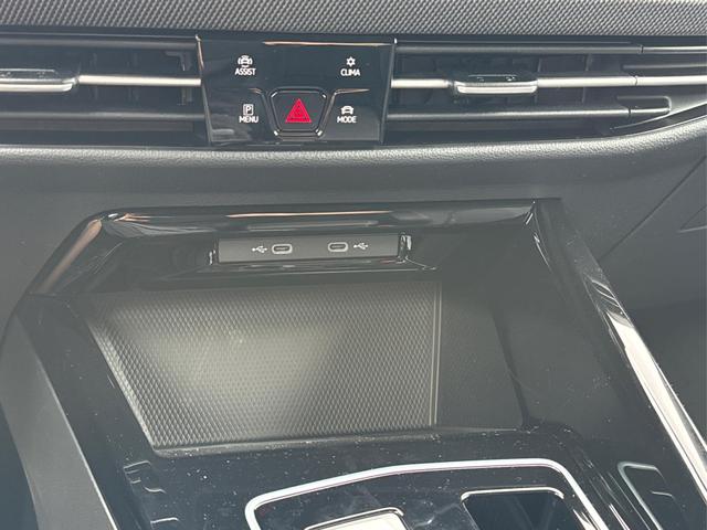 Volkswagen / Golf / Schwarz / / / 360° KAMERA+LED-PLUS+SHZ+ACC+18 ALU