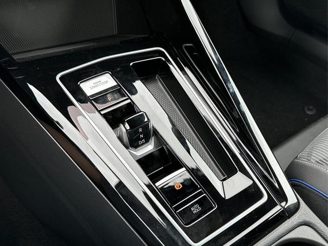 Volkswagen / Golf / Schwarz / / / 360° KAMERA+LED-PLUS+SHZ+ACC+18 ALU