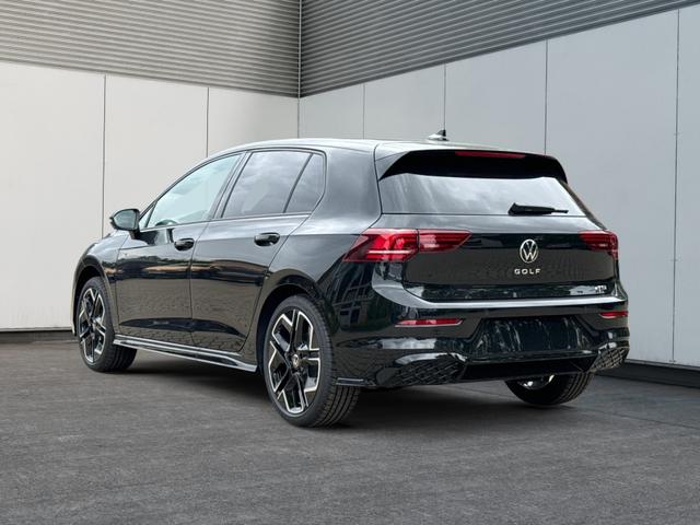 Volkswagen / Golf / Schwarz / / / 360° KAMERA+LED-PLUS+SHZ+ACC+18 ALU