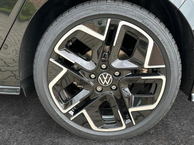 Volkswagen / Golf / Schwarz / / / 360° KAMERA+LED-PLUS+SHZ+ACC+18 ALU