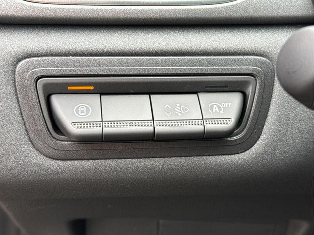 Renault / Captur / / / / VERKAUFT | HS (16.06.2025) /// ACC+SHZ+KAMERA+LED+KLIMAAUT.