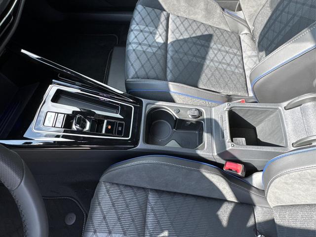 Volkswagen / Golf / Blau / / / FACELIFT+IQ.LIGHT MATRIX BLACK+360°