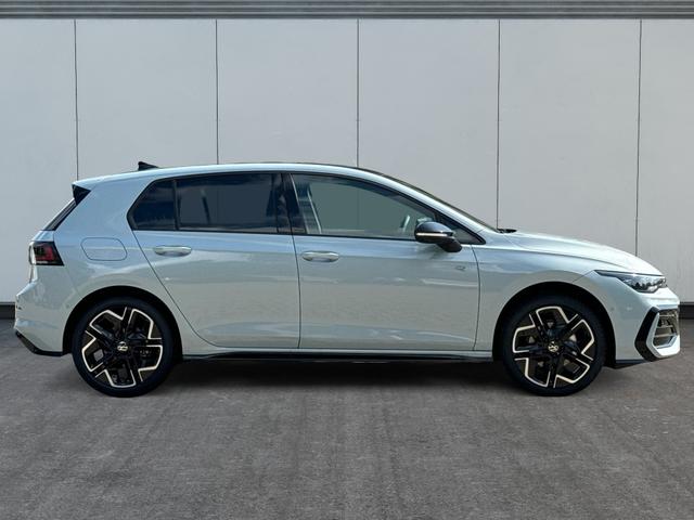 Volkswagen / Golf / Blau / / / FACELIFT+IQ.LIGHT MATRIX BLACK+360°