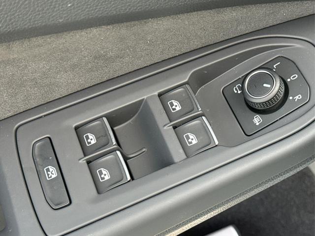 Volkswagen / Golf / Blau / / / FACELIFT+IQ.LIGHT MATRIX BLACK+360°