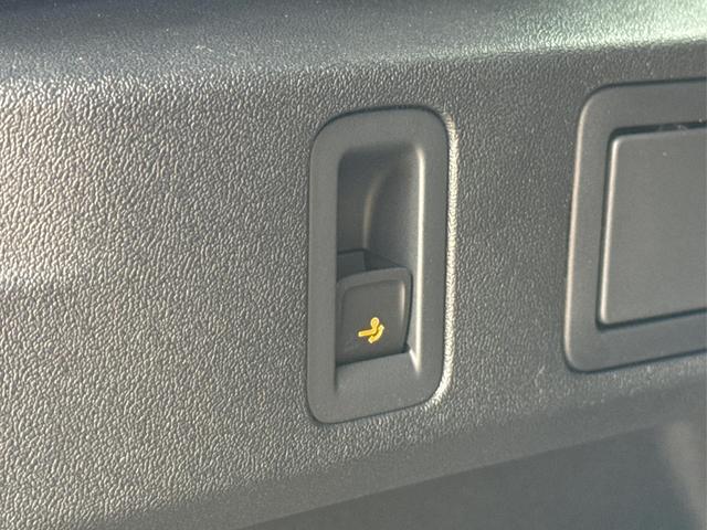 Volkswagen / Tiguan / Grün / / / DSG+AHK+HUD+NAVI+MATRIX+EL. HECK.+20 ALU