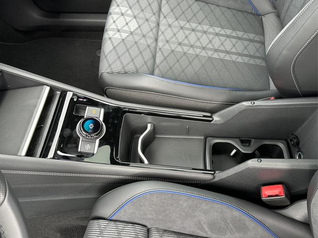 Volkswagen / Tiguan / Grün / / / DSG+AHK+HUD+NAVI+MATRIX+EL. HECK.+20 ALU
