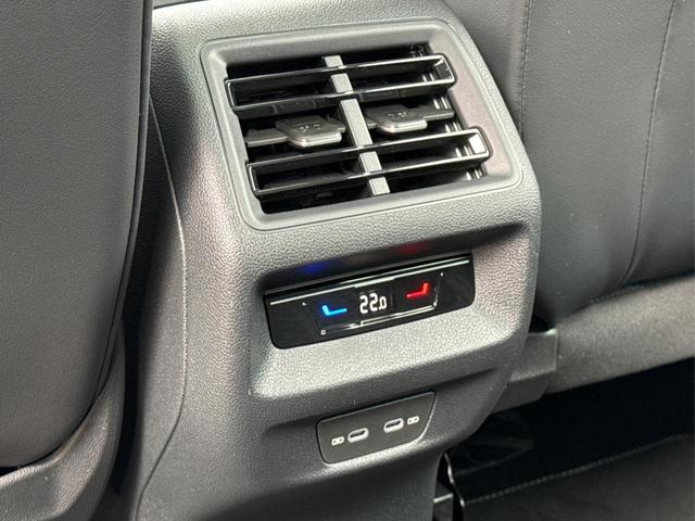 Volkswagen / Tiguan / Grün / / / DSG+AHK+HUD+NAVI+MATRIX+EL. HECK.+20 ALU