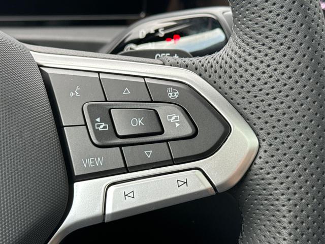 Volkswagen / Tiguan / Grün / / / DSG+AHK+HUD+NAVI+MATRIX+EL. HECK.+20 ALU