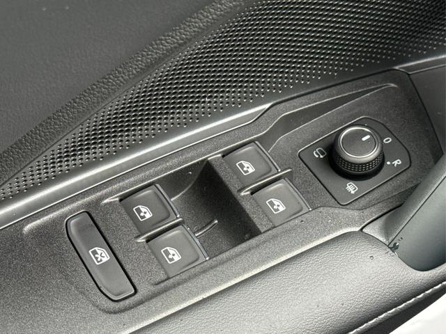 Volkswagen / Tiguan / Grün / / / DSG+AHK+HUD+NAVI+MATRIX+EL. HECK.+20 ALU