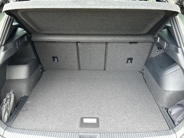 Volkswagen / Tiguan / Grün / / / DSG+AHK+HUD+NAVI+MATRIX+EL. HECK.+20 ALU