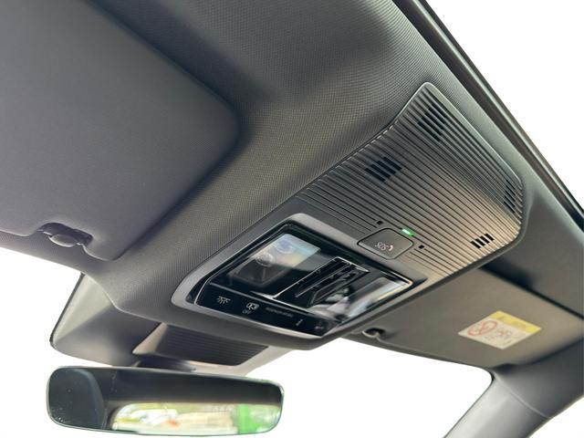 Volkswagen / Tiguan / Grün / / / DSG+AHK+HUD+NAVI+MATRIX+EL. HECK.+20 ALU