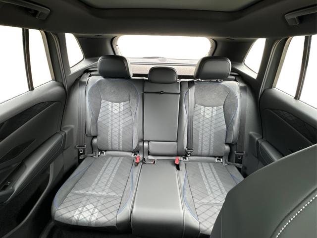 Volkswagen / Tiguan / Grün / / / DSG+AHK+HUD+NAVI+MATRIX+EL. HECK.+20 ALU