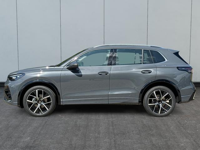 Volkswagen / Tiguan / Grau / / / DSG+AHK+HUD+NAVI+MATRIX+EL. HECK.+20 ALU