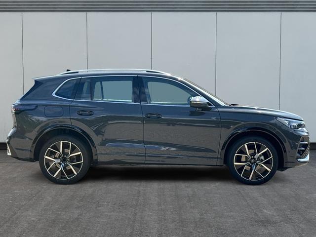 Volkswagen / Tiguan / Grau / / / DSG+AHK+HUD+NAVI+MATRIX+EL. HECK.+20 ALU