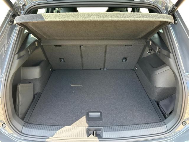 Volkswagen / Tiguan / Grau / / / DSG+AHK+HUD+NAVI+MATRIX+EL. HECK.+20 ALU
