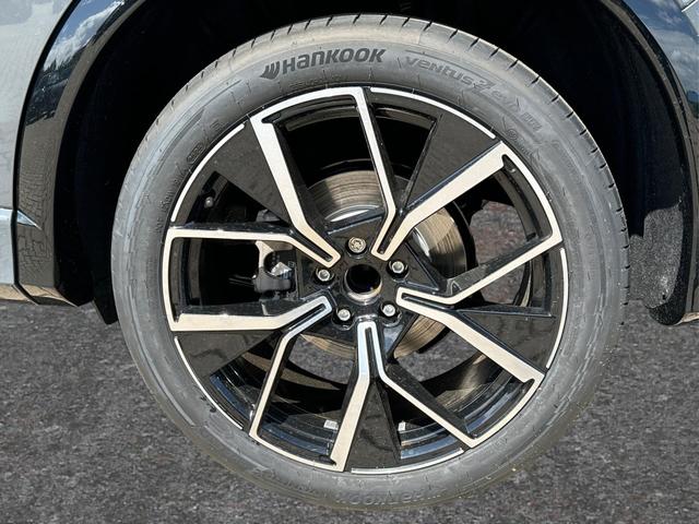 Volkswagen / Tiguan / Grau / / / DSG+AHK+HUD+NAVI+MATRIX+EL. HECK.+20 ALU