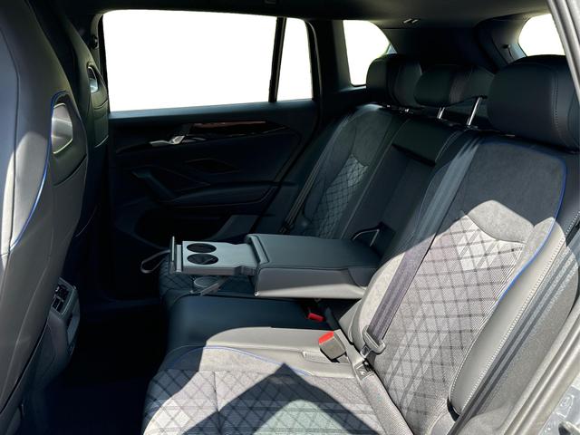 Volkswagen / Tiguan / Grau / / / DSG+AHK+HUD+NAVI+MATRIX+EL. HECK.+20 ALU