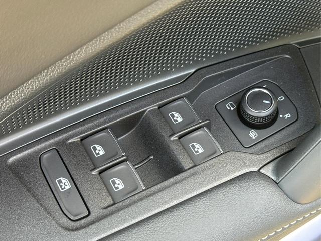 Volkswagen / Tiguan / Grau / / / DSG+AHK+HUD+NAVI+MATRIX+EL. HECK.+20 ALU