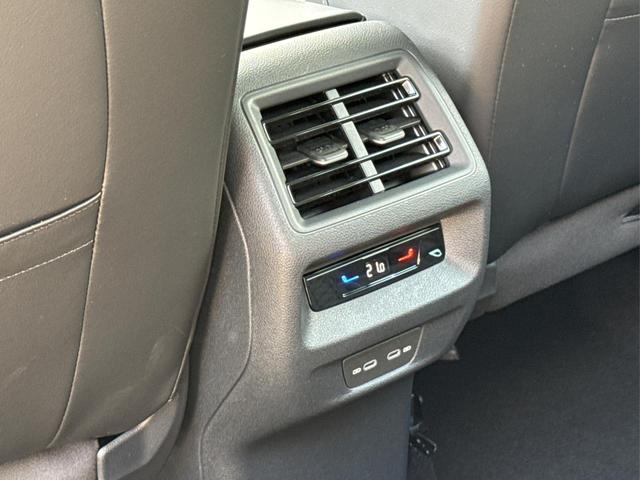 Volkswagen / Tiguan / Grau / / / DSG+AHK+HUD+NAVI+MATRIX+EL. HECK.+20 ALU
